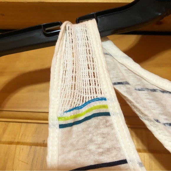 White striped tank top with buttons - Picture 6 of 7